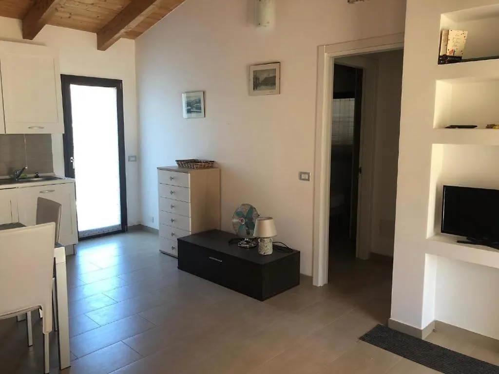 Trilocale Con Cortile Lägenhet Budoni